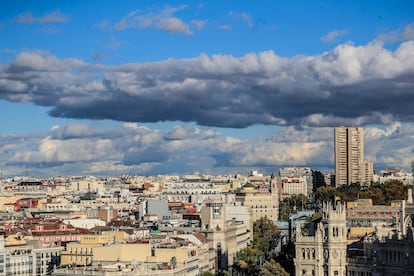 Vistas de los tejados de Madrid desde la azotea del circulo de Bellas, en noviembre de 2022.