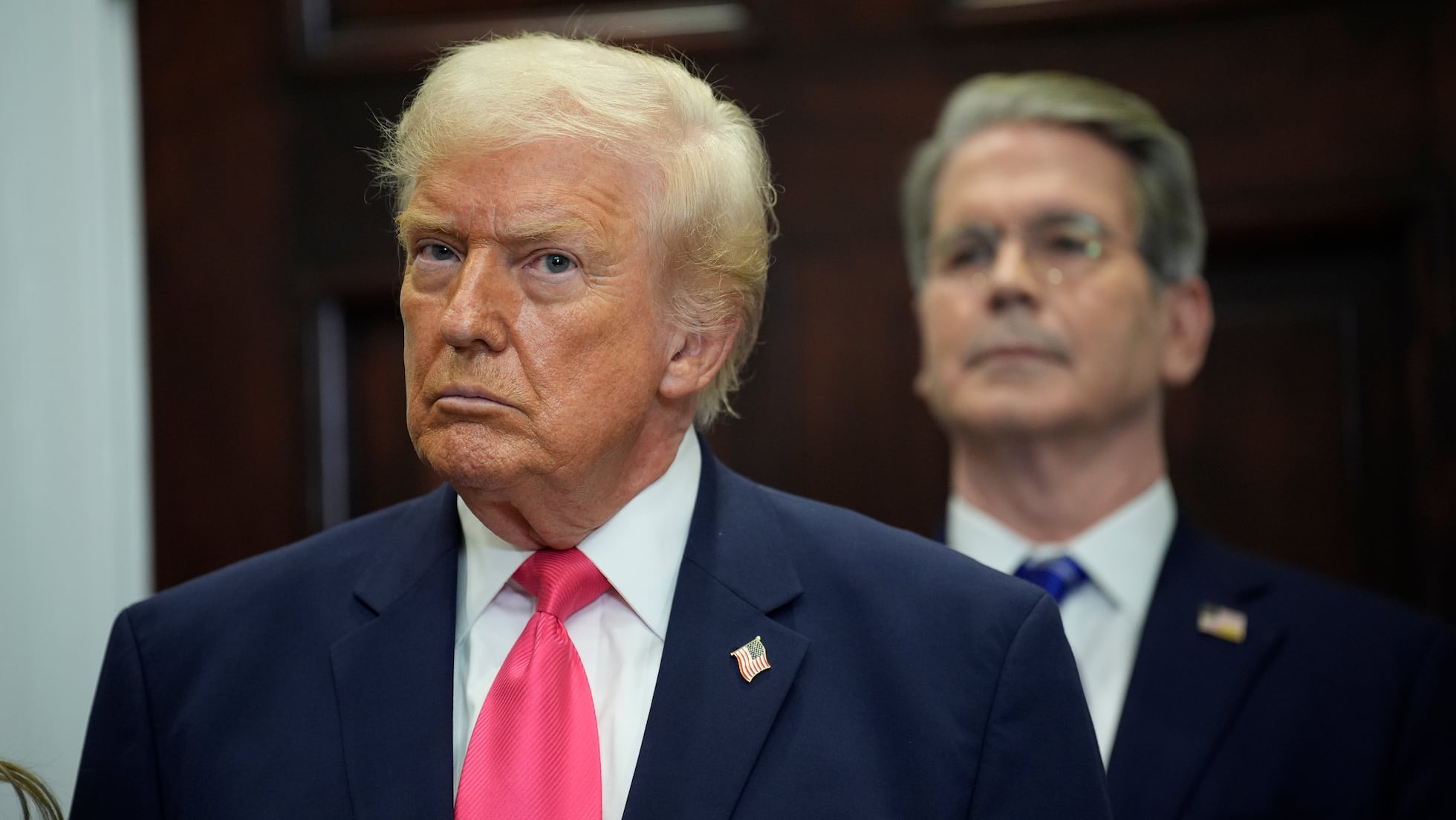 Trump anuncia cheque de 5.000 dólares para adultos