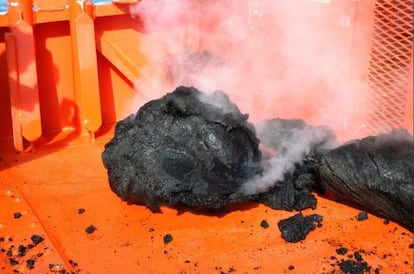 Imagen de los trozos de lava que han emergido frente a La Restinga