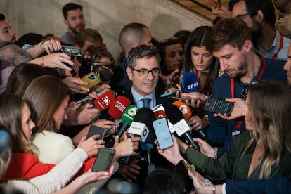 El ministro de la Presidencia, Relaciones con las Cortes y Memoria Democrática, Félix Bolaños, atiende a medios durante el acto cívico militar con motivo del Día de la Comunidad de Madrid en la Puerta del Sol.