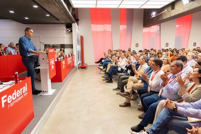 Pedro Sánchez, interviene en la reunión del comité federal del PSOE, en una imagen facilitada por el partido socialista.