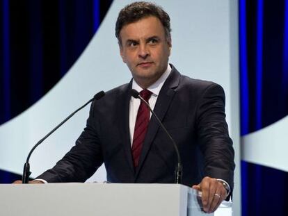 O candidato A&eacute;cio Neves no debate desta segunda.