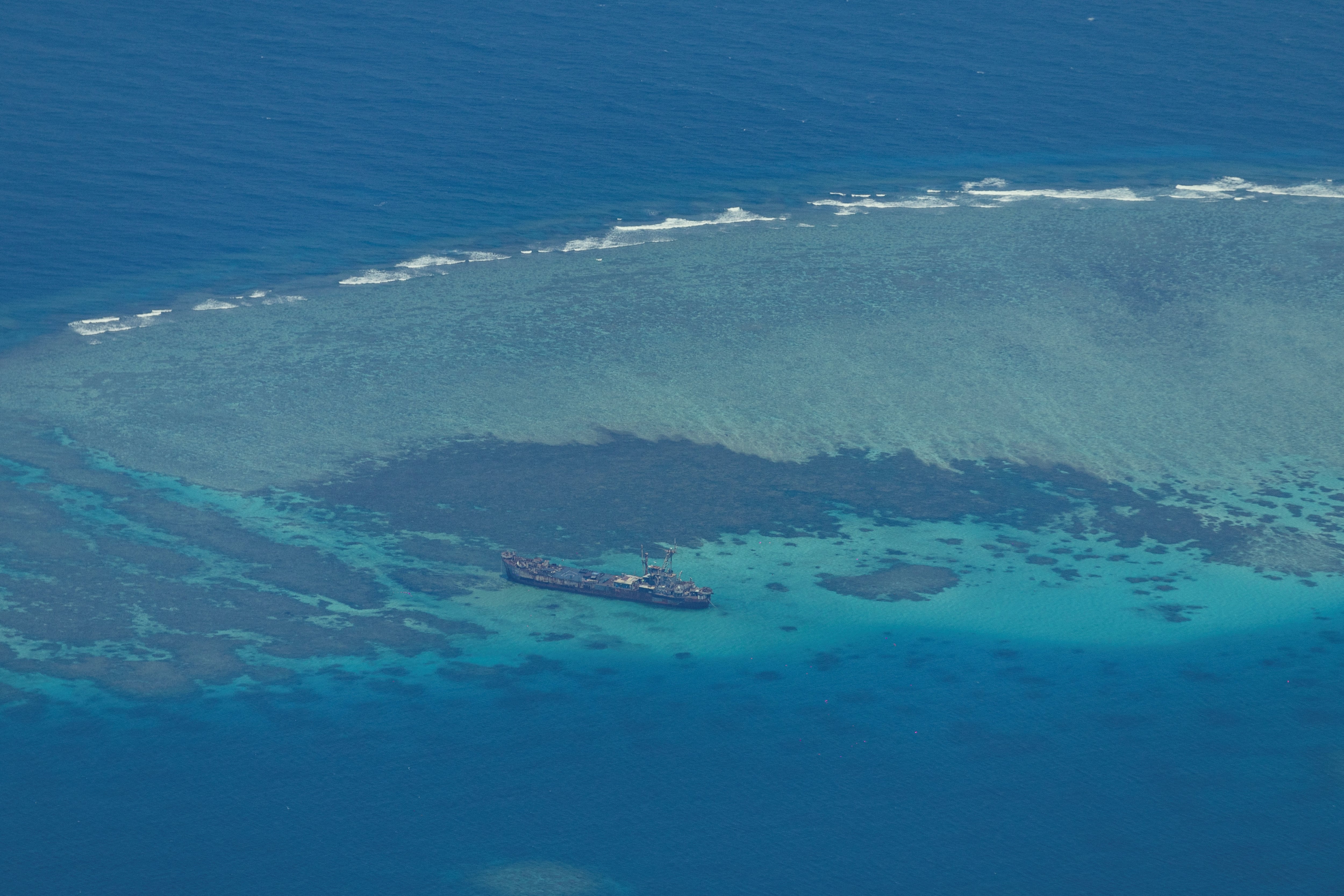 Un nuevo choque entre buques de China y Filipinas aviva la disputa en el mar del Sur 