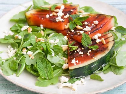 Ensalada de sandía al grill con queso feta