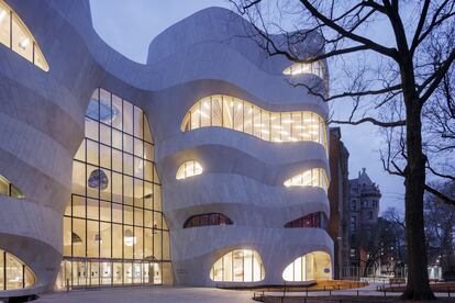 Fachada del nuevo Gilder Center, que amplía el Museo de Historia Natural de Nueva York.