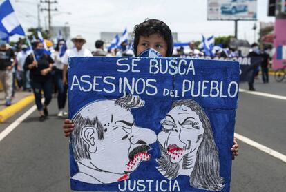 Una mujer enmascarada, en una protesta contra Ortega en Managua.