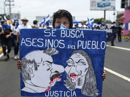 Una mujer enmascarada, en una protesta contra Ortega en Managua.