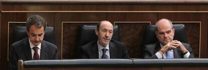 Zapatero, Rubalcaba y Chaves, ayer en la sesión de control del Congreso.