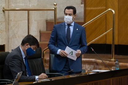 El presidente de la Junta de Andalucía, Juan Manuel Moreno, en el Parlamento regional.