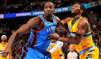 Kendrick Perkins y Kenneth Faried.