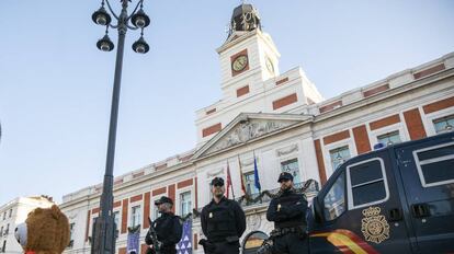 Dispositivo de seguridad en la Puerta del Sol (Madrid).