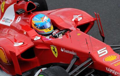 Fernando Alonso rueda en Melbourne