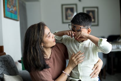 Cuando un adulto encuentra su propio equilibrio y se muestra real, esa calma se convierte en refugio para los hijos.