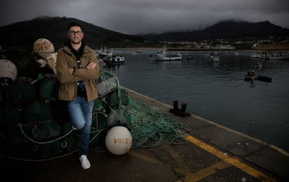 El patrón Cristian Painceira, de 29 años, en el puerto de Cariño (A Coruña) este viernes.