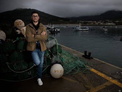El patrón Cristian Painceira, de 29 años, en el puerto de Cariño (A Coruña) este viernes.