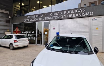 Entrada de la Consejería de Obras Públicas y Ordenación del Territorio de Cantabria, este miércoles en Santander.