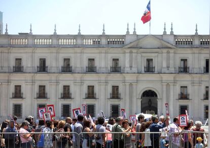 Familiares de desaparecidos chilenos exigen el fin de los beneficios penitenciarios a los condenados por violaci&oacute;n de los derechos humanos durante la dictadura.