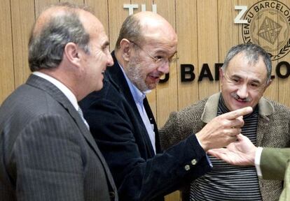 Los líderes de Fomento del Trabajo, CC OO y UGT en un acto en 2012.
