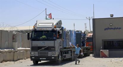 Camiones con mercancías, en la frontera de Kerem Shalom de la franja de Gaza.
