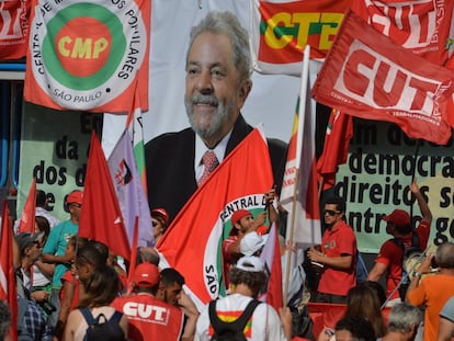 Manifestação em São Paulo contra o impeachment de Dilma.