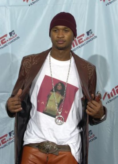 Usher, con una camiseta Aaliyah.