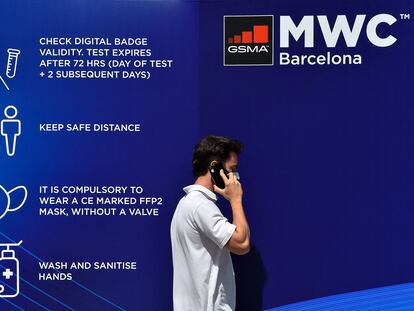 Preparativos para el Mobile World Congress en el recinto de Fira de Barcelona de L'Hospitalet de Llobregat, este viernes.