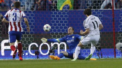 Oblak desvía el remate de Gareth Bale