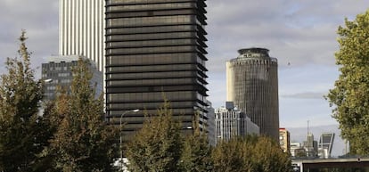 Vista de la zona de Azca en el Paseo de la Castellana, en Madrid, uno de los centros financieros y comerciales de la capital espa&ntilde;ola. 