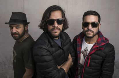 Luis Buckley, Alonso Brice&ntilde;o y Paul Schabauer, integrantes de la banda peruana We The Lion.