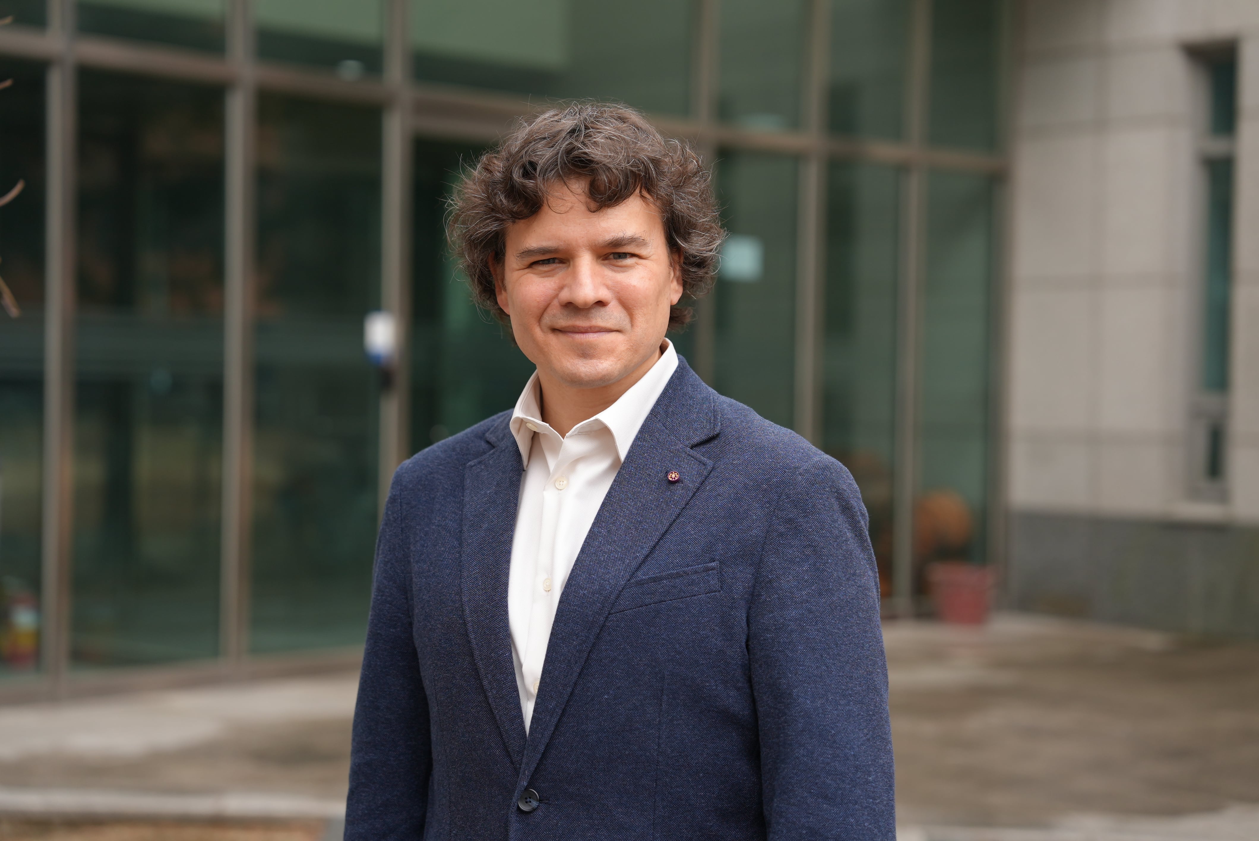 Pablo Jarillo Herrero, físico: “Hemos encontrado la piedra filosofal inversa, el material que se convierte en todas las cosas”