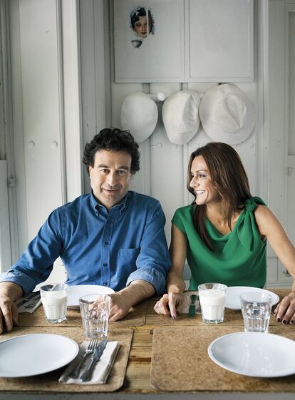 Pepe Rodríguez, autor de La cocina de hoy con sabores tradicionales (Espasa); y la doctora Conchita Vidales, quien acaba de lanzar de La digestión perfecta (Libros Cúpula). Foto: Ximena Garrigues y Sergio Moya