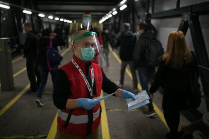 Acceso a la planta de Seat en mayo, la jornada en que volvió a producir tras el primer estado de alarma.