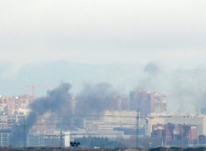 La columna de humo se pudo divisar desde las viviendas situadas en la zona próxima