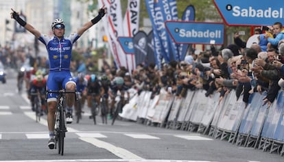 De la Cruz gana la tercera etapa de la Vuelta al Pa&iacute;s Vasco.