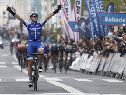 De la Cruz gana la tercera etapa de la Vuelta al País Vasco.