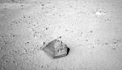 El &#039;Curiosity&#039; va a analizar y fotografiar de cerca la roca llamada Jake Matijevic.