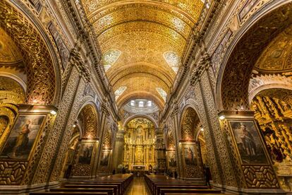La nave central de la iglesia de la Compañía de Jesús, en Quito.