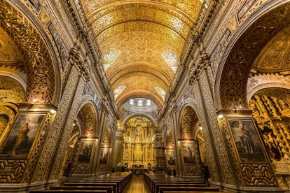 La nave central de la iglesia de la Compañía de Jesús, en Quito.