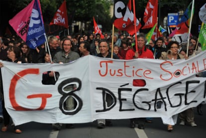 Marcha contra el G-8 en Caen, a 50 kilómetors de Deauville.