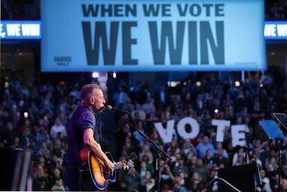 Bruce Springsteen actuando en un acto de Kamala Harris, el 28 de octubre en Filadelfia. 