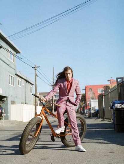 Traje Etro y camisa ‘vintage’.