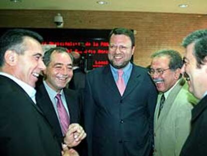 De izquierda a derecha, Ruiz, Pastrana, Monteseirín, Moratalla y Romero, tras la reunión de ayer de la FAMP.