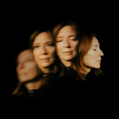 Portada de 'Lives Outgrown', Domino Music As Usual