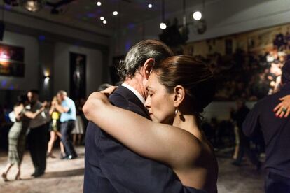 Milonga en el salón Canning.