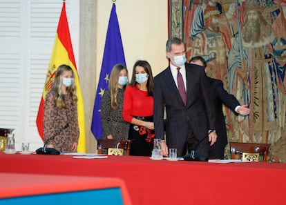 Los Reyes y sus hijas, el 11 de diciembre en la reunión del patronato de la Fundación Princesa de Girona, en El Pardo. 