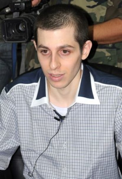 El soldado Gilad Shalit ofrece hoy na entrevista a la TV de Ham&aacute;s desde un sitio no identificado