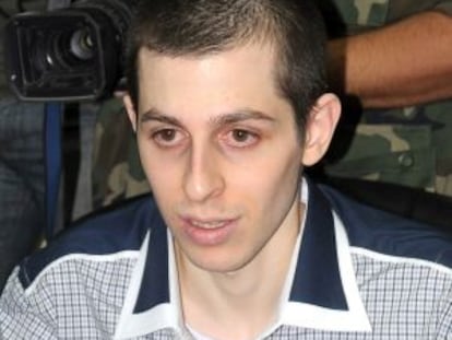 El soldado Gilad Shalit ofrece hoy na entrevista a la TV de Ham&aacute;s desde un sitio no identificado