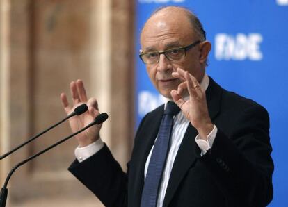 El ministro de Hacienda y Administraciones P&uacute;blicas, Crist&oacute;bal Montoro, en un encuentro con empresarios asturianos.