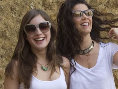 Mar&iacute;a Valverde, izquierda, y Juana Acosta, en Carmona.