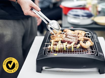 Una barbacoa eléctrica de sobremesa.